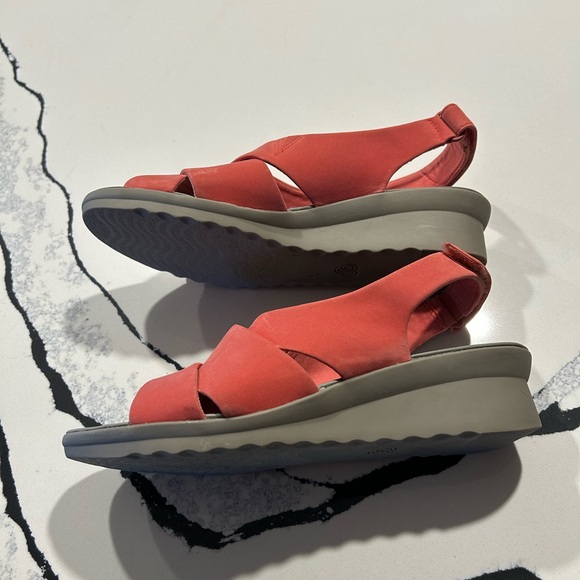 Beautiful dusty pink wedge Cloudsteppers by Clark - Picture 4 of 10